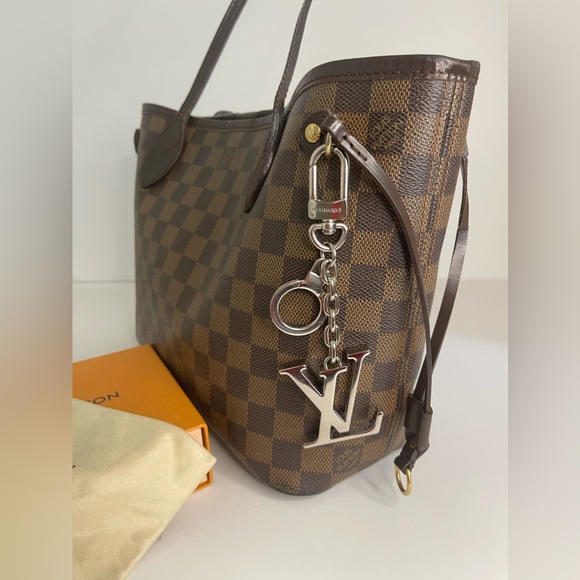 Louis vuitton Porte Cle LV Facet Key ring/Bag charm w/ Box and dust bag - Picture 9 of 11